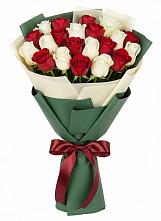 Букет Микс из красных и белых роз в Солуно-Дмитриевском