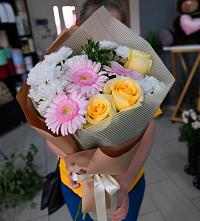 Букет цветов из:  Герберы, Розы и Хризантемы в Солуно-Дмитриевском