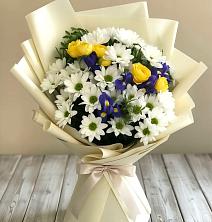 Букет цветов из:  Ирисы, Хризантемы и Розы в Солуно-Дмитриевском