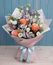 Букет цветов из:  Лизиантусы, Розы, Альстромерии и Гипсофила в Солуно-Дмитриевском