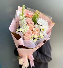 Букет цветов из:  Хризантемы и Розы в Солуно-Дмитриевском