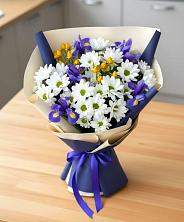 Букет цветов из:  Розы, Ирисы и Хризантемы в Солуно-Дмитриевском