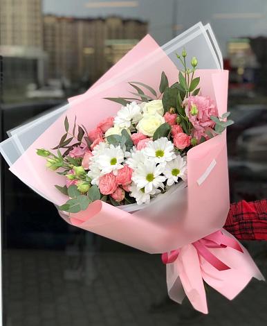 Букет цветов из: Розы, Лизиантусы и Хризантемы в Солуно-Дмитриевском